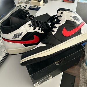 Jordan Sneakers Black White Red